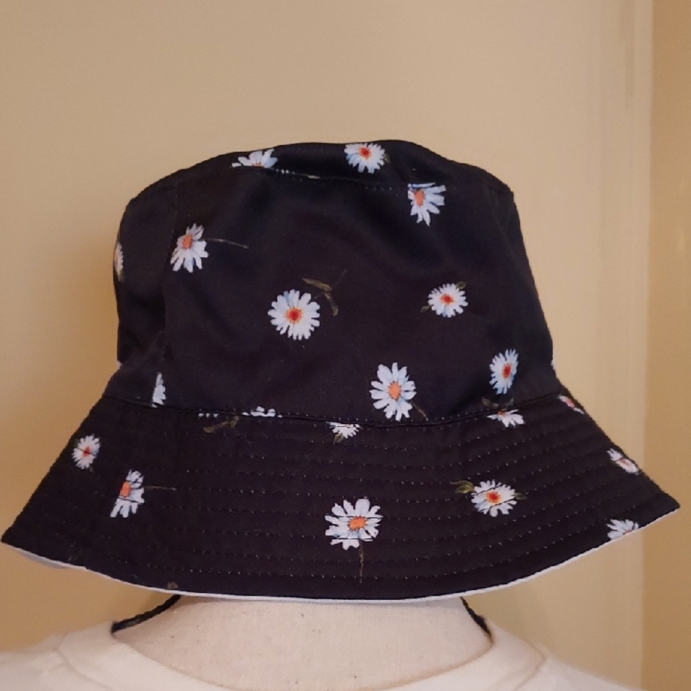 Alice + Olivia Black and White Floral Bucket Hat